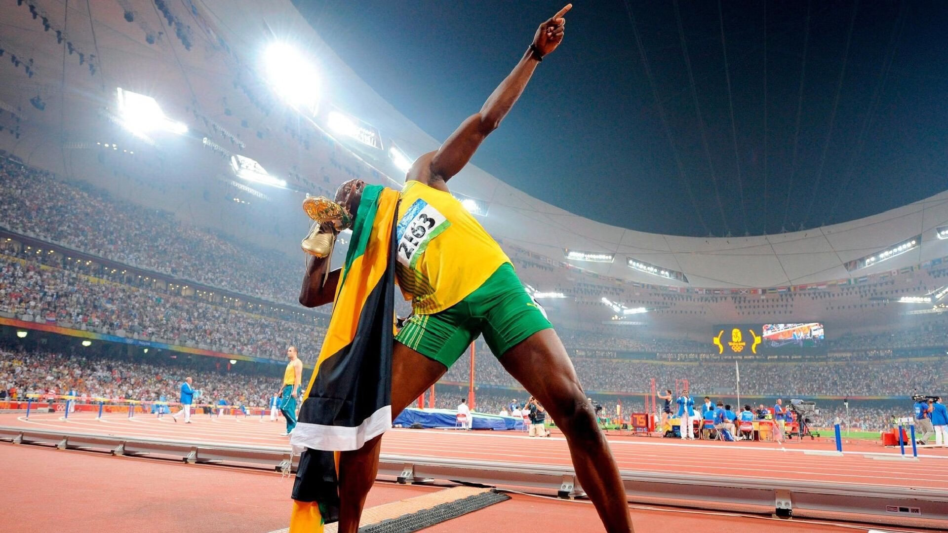 凯恩考虑巴萨：15场轰22球违约金6500万！明年接班莱万，巴萨输凯尔特人